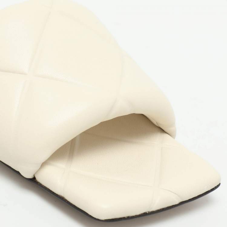 مملوكة مسبقًا Bottega Veneta Cream Leather Lido Flat Slides Size 37