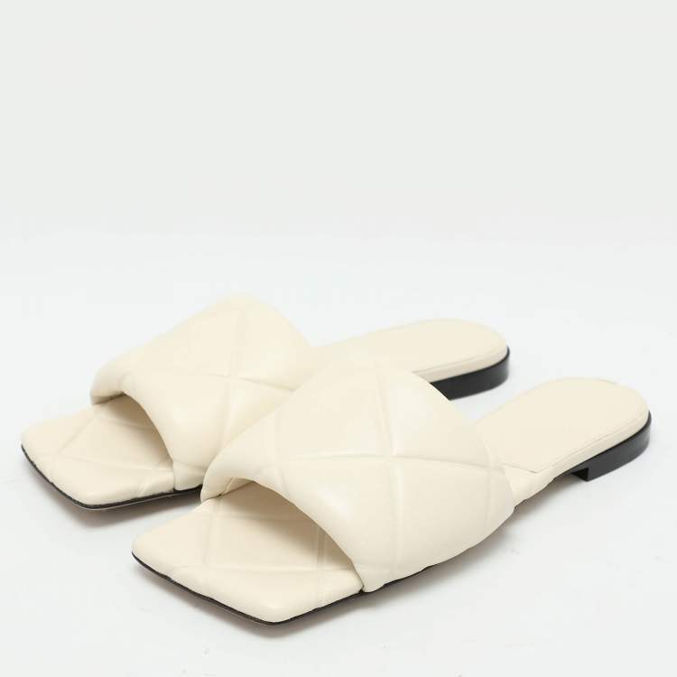 مملوكة مسبقًا Bottega Veneta Cream Leather Lido Flat Slides Size 37