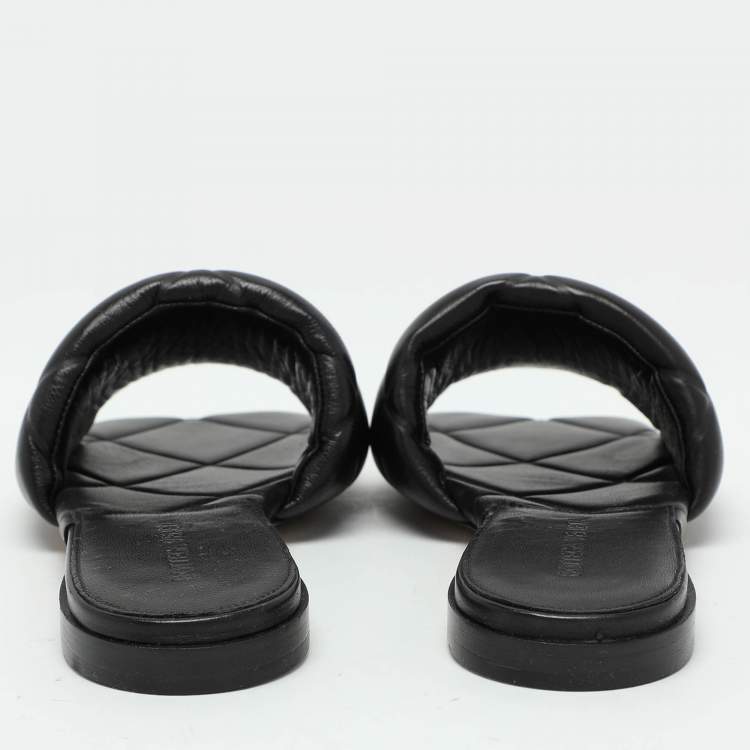 مملوكة مسبقًا Bottega Veneta Black Leather Lido Flat Slides Size 36