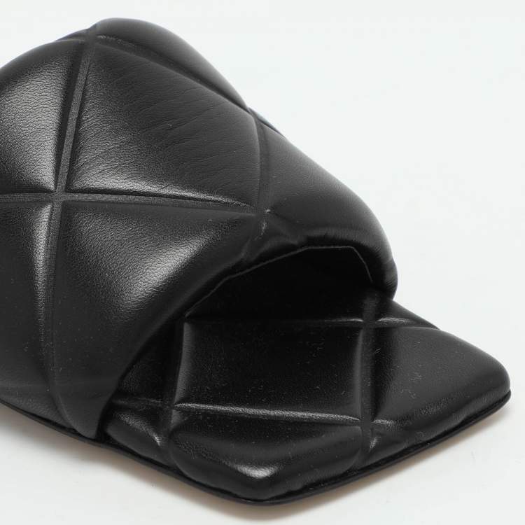 مملوكة مسبقًا Bottega Veneta Black Leather Lido Flat Slides Size 36