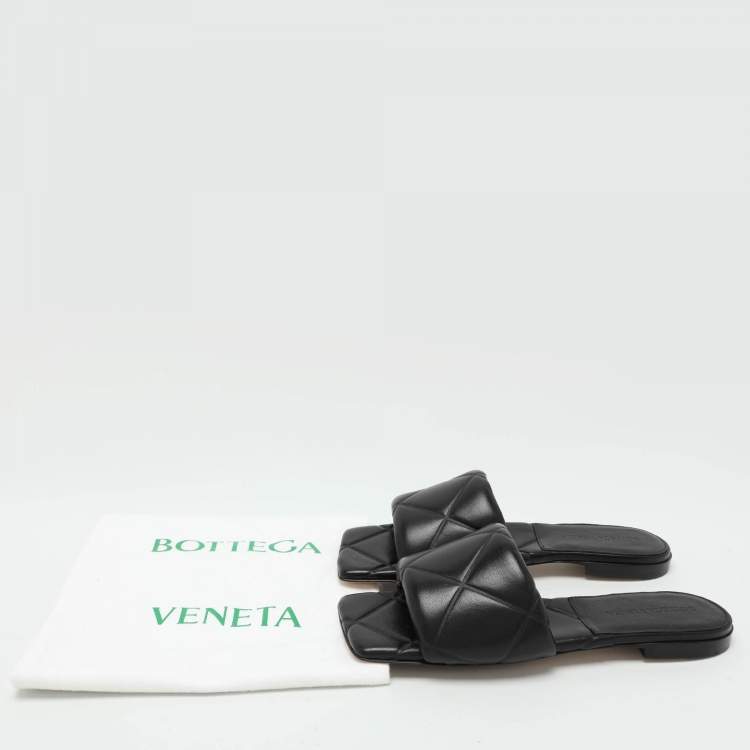 مملوكة مسبقًا Bottega Veneta Black Leather Lido Flat Slides Size 36