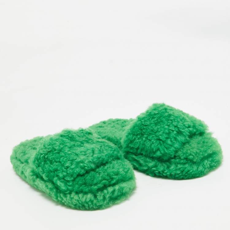 Pre Owned Bottega Veneta Green Fur Flat Sandals Size 39