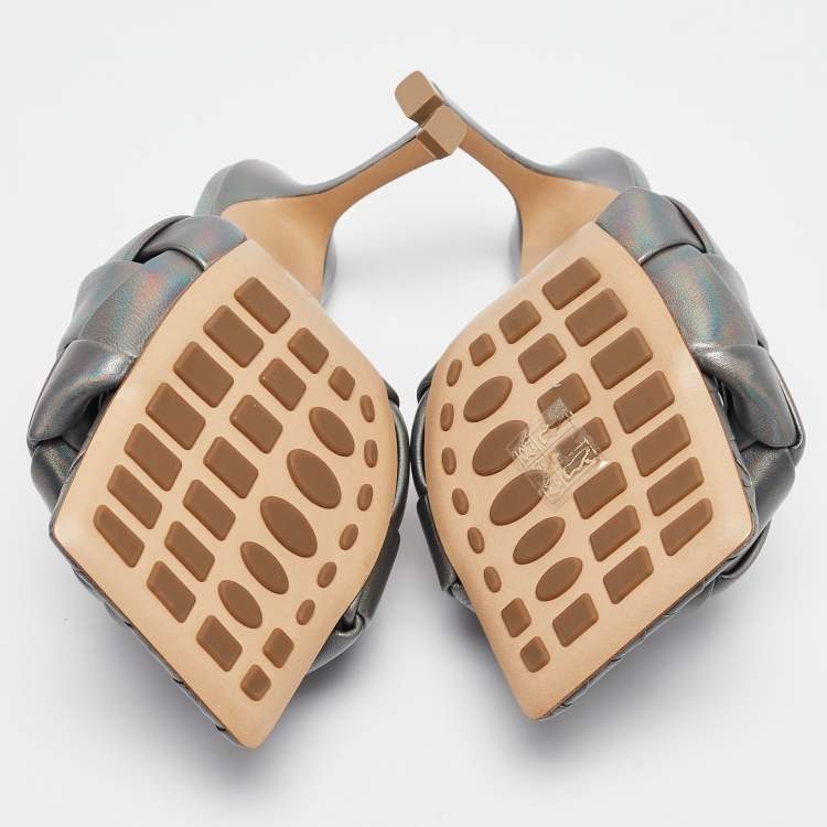 Pre Owned Bottega Veneta Metallic Grey Quilted Leather Lido Slide Sandals Size 38