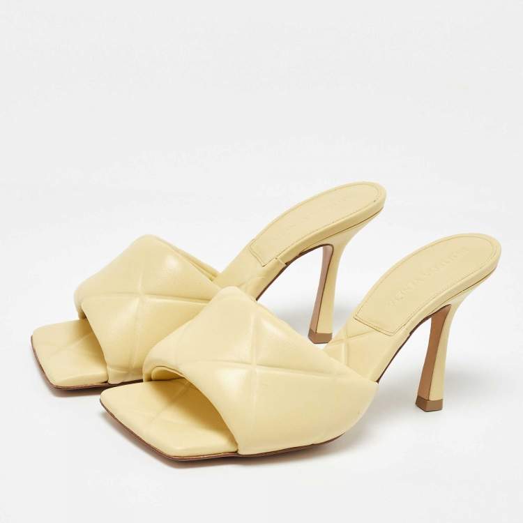 Pre Owned Bottega Veneta Yellow Quilted Leather Lido Slide Sandals Size 36