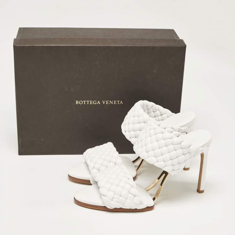 مملوكة مسبقًا Bottega Veneta White Intrecciato Leather Lido Slide Sandals Size 38