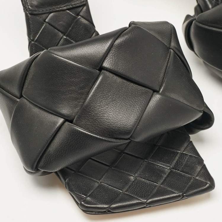 مملوكة مسبقًا Bottega Veneta Black Woven Leather Lido Slide Sandals Size 35