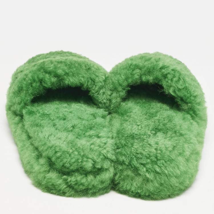 Pre Owned Bottega Veneta Green Shearling Fur Flat Sandals Size 40