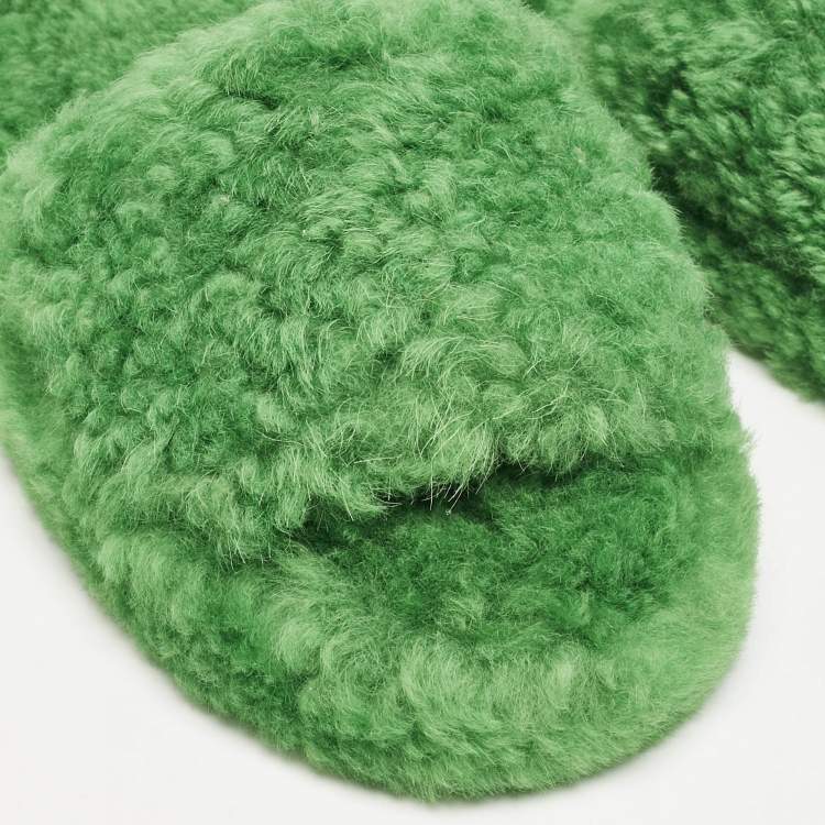 Pre Owned Bottega Veneta Green Shearling Fur Flat Sandals Size 40