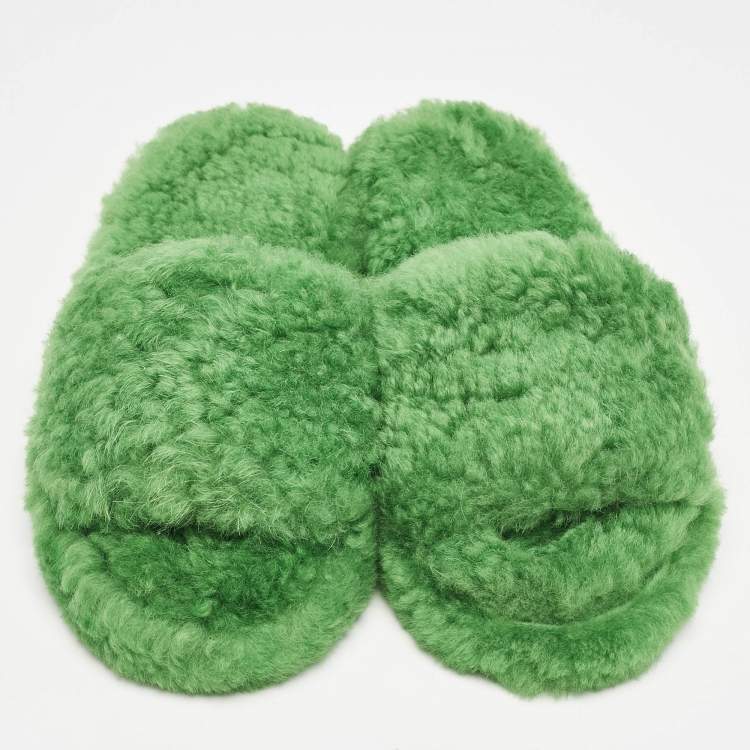 Pre Owned Bottega Veneta Green Shearling Fur Flat Sandals Size 40