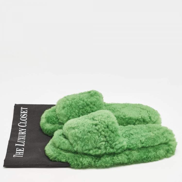 Pre Owned Bottega Veneta Green Shearling Fur Flat Sandals Size 40