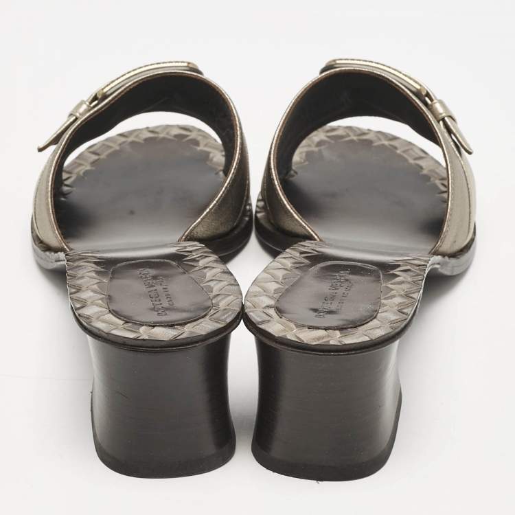 Pre Owned Bottega Veneta Metallic Leather Buckle Slide Sandals Size 41
