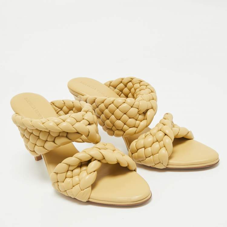 Pre Owned Bottega Veneta Beige Intrecciato Leather Twisted Padded BV Curve Slide Sandals Size 41