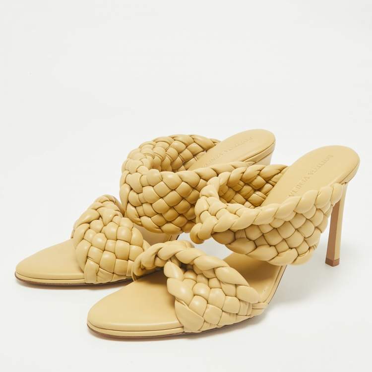 Pre Owned Bottega Veneta Beige Intrecciato Leather Twisted Padded BV Curve Slide Sandals Size 41