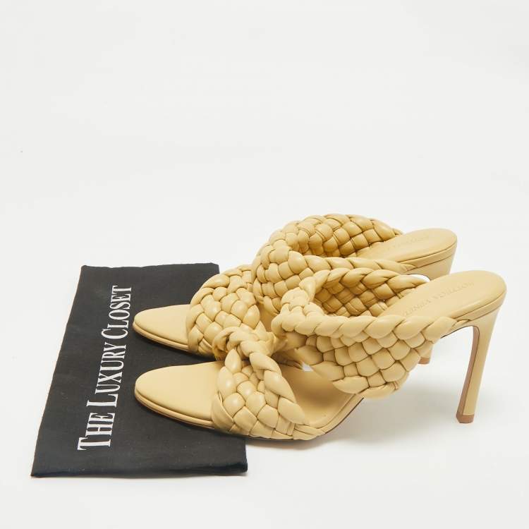 Pre Owned Bottega Veneta Beige Intrecciato Leather Twisted Padded BV Curve Slide Sandals Size 41