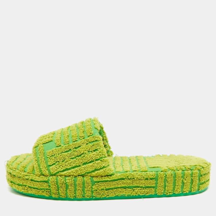 Pre Owned Bottega Veneta Size 39 Green/Yellow Fabric Pool Slide