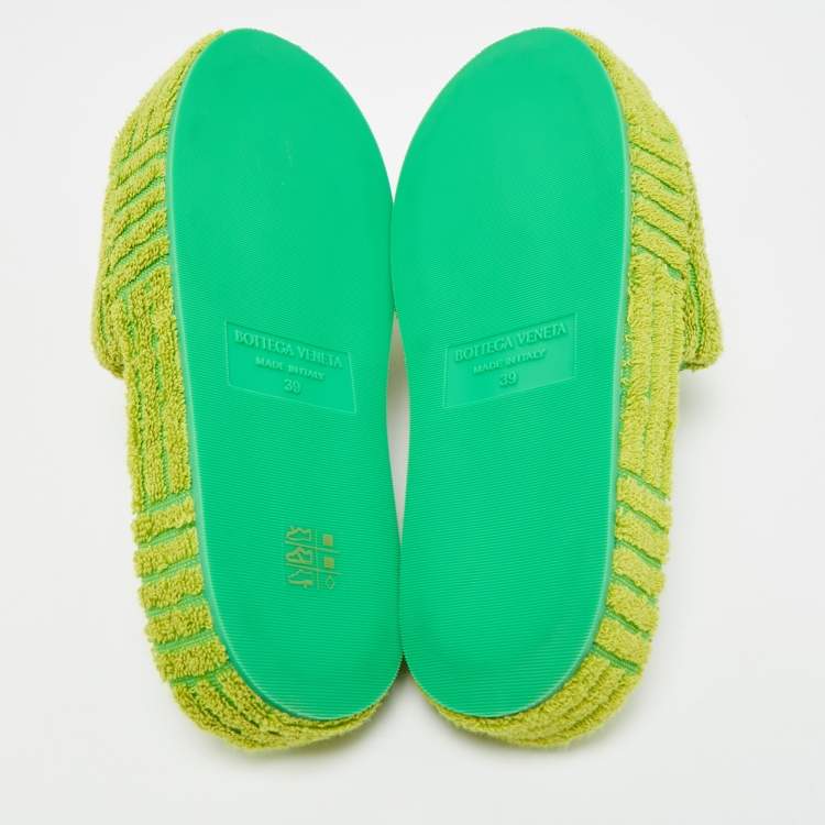Pre Owned Bottega Veneta Size 39 Green/Yellow Fabric Pool Slide