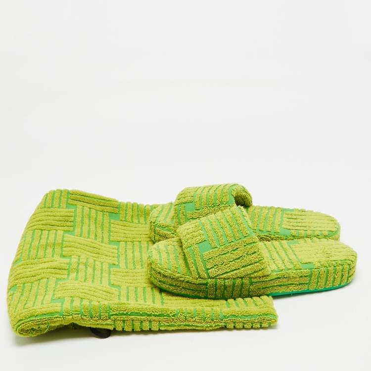 Pre Owned Bottega Veneta Size 39 Green/Yellow Fabric Pool Slide