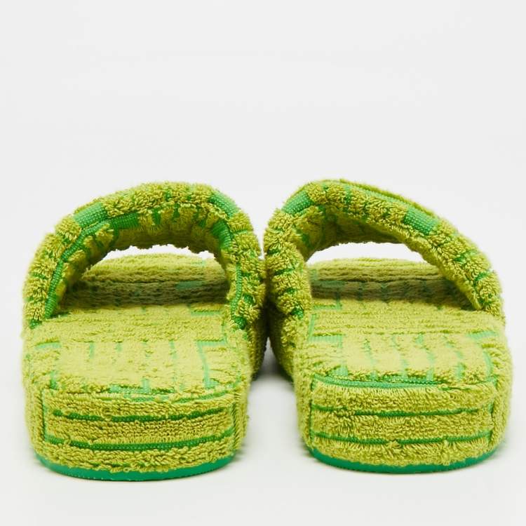 Pre Owned Bottega Veneta Size 39 Green/Yellow Fabric Pool Slide