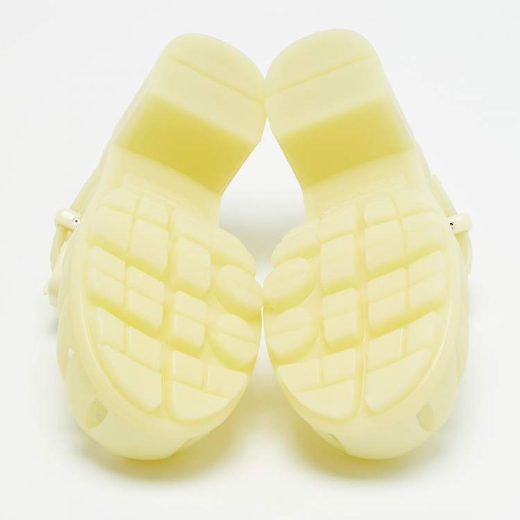 Pre Owned Bottega Veneta Gertie fisherman Size 38 Green Rubber Ankle Strap Sandals