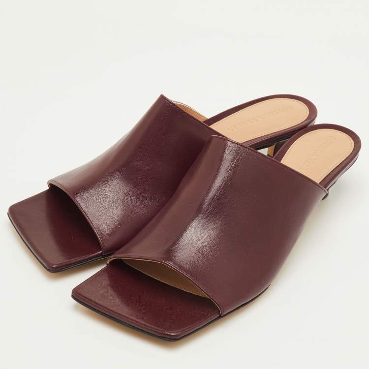 Pre Owned Bottega Veneta Stretch Size 39 Burgundy Leather Kitten Heel Mules
