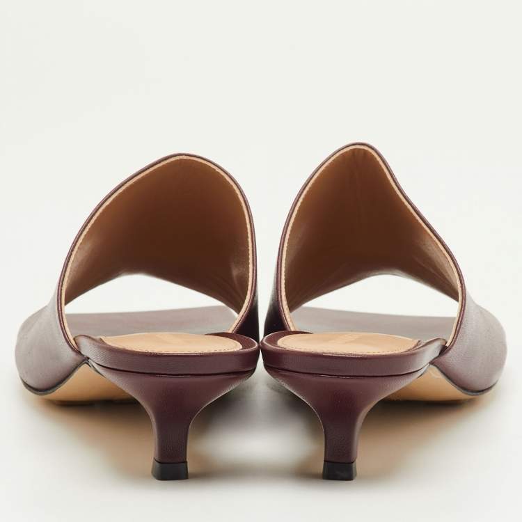 Pre Owned Bottega Veneta Stretch Size 39 Burgundy Leather Kitten Heel Mules