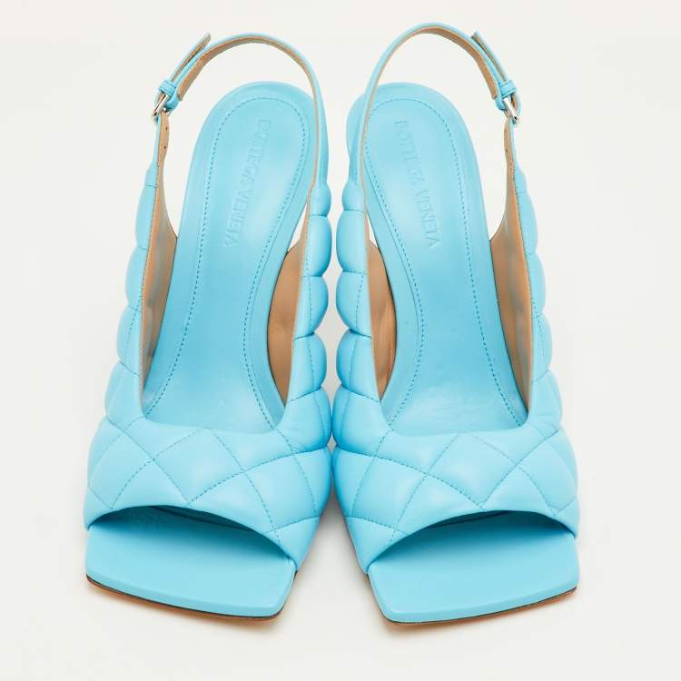 مملوكة مسبقًا Bottega Veneta Padded Size 37 Blue Quilted Leather Slingback Sandals
