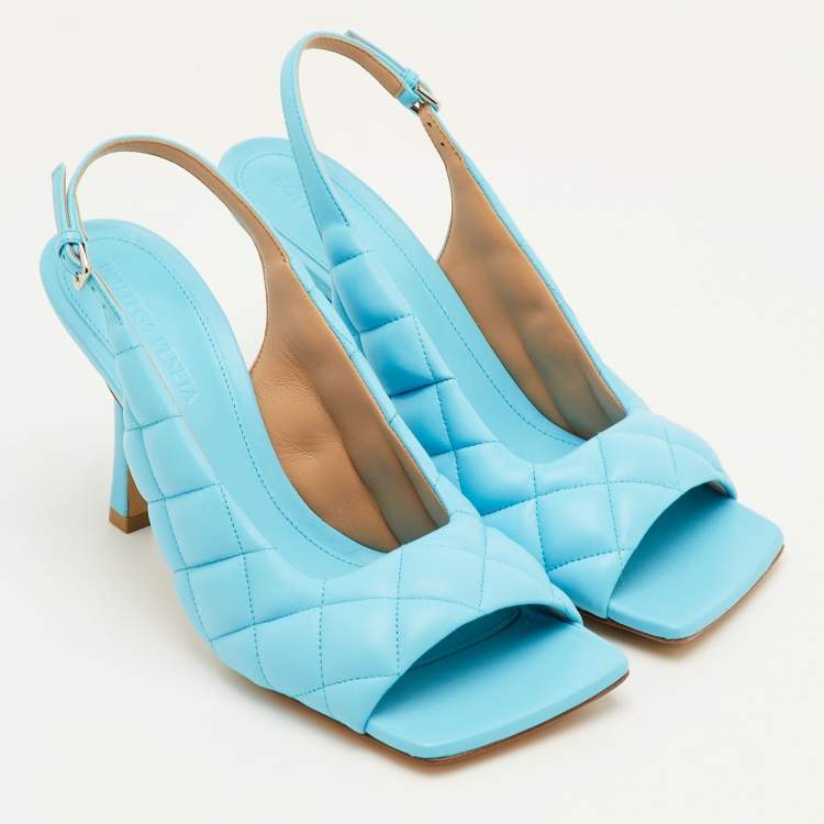 مملوكة مسبقًا Bottega Veneta Padded Size 37 Blue Quilted Leather Slingback Sandals