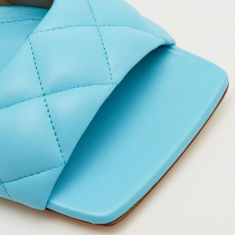 مملوكة مسبقًا Bottega Veneta Padded Size 37 Blue Quilted Leather Slingback Sandals
