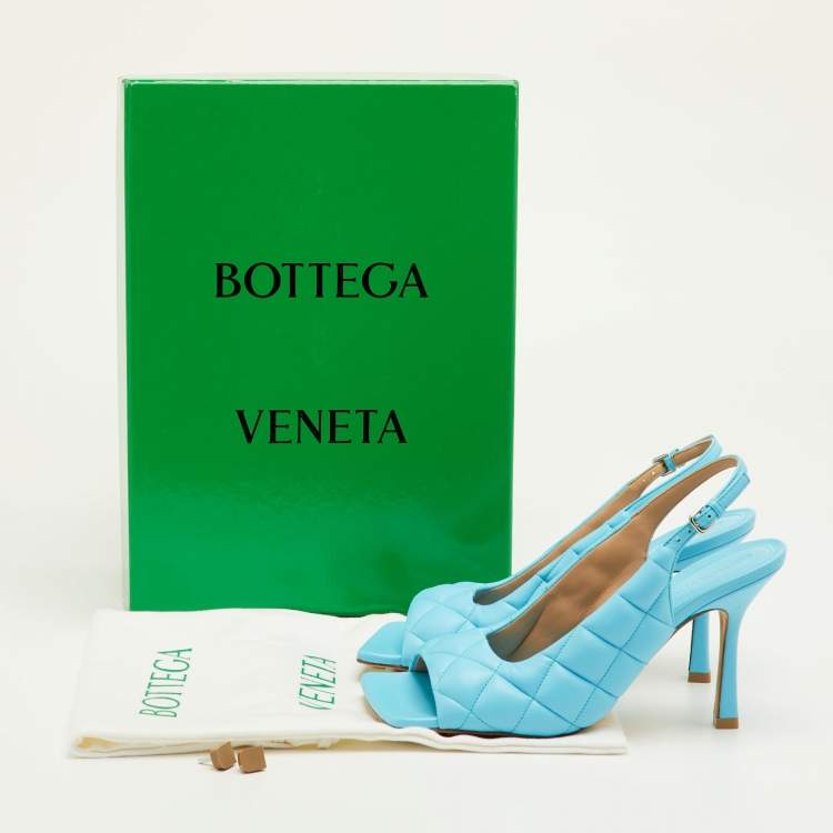 مملوكة مسبقًا Bottega Veneta Padded Size 37 Blue Quilted Leather Slingback Sandals