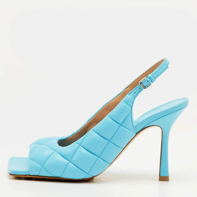 مملوكة مسبقًا Bottega Veneta Padded Size 37 Blue Quilted Leather Slingback Sandals