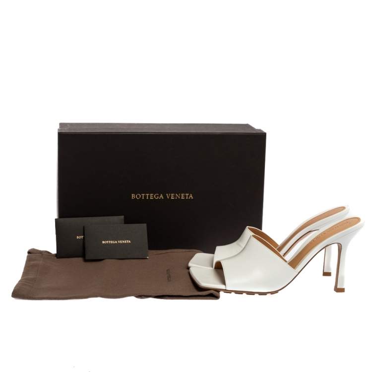 Pre Owned Bottega Veneta White Leather Square Toe Slide Sandals Size 37.5