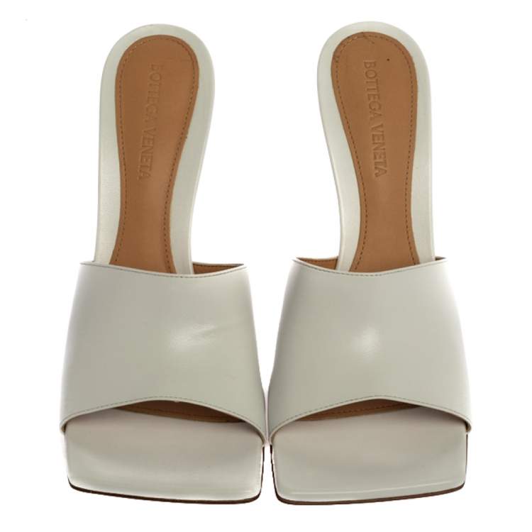 Pre Owned Bottega Veneta White Leather Square Toe Slide Sandals Size 37.5