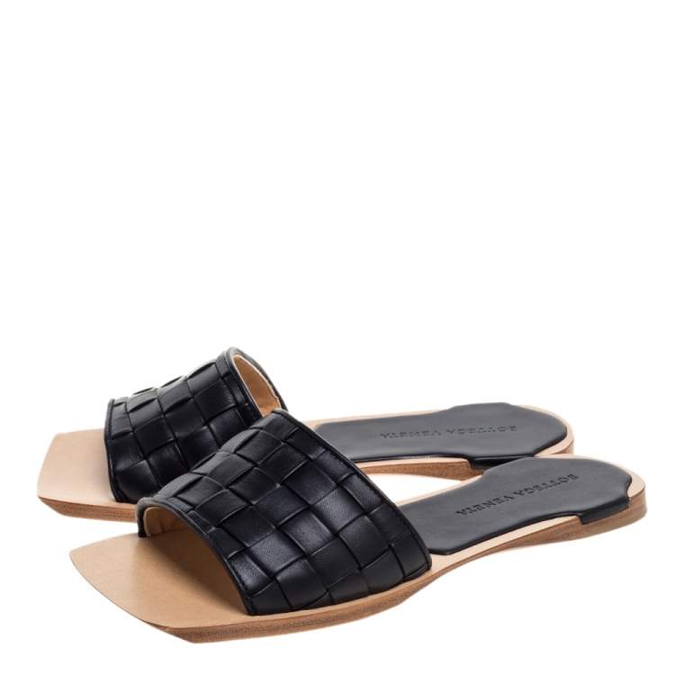 Pre Owned Bottega Veneta Black Intrecciato Leather Square Toe Flat Sandals Size 36