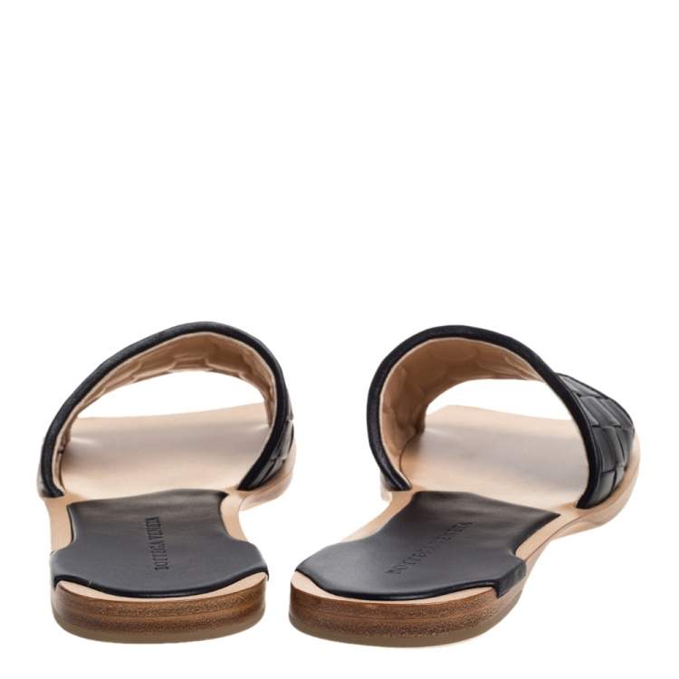 Pre Owned Bottega Veneta Black Intrecciato Leather Square Toe Flat Sandals Size 36