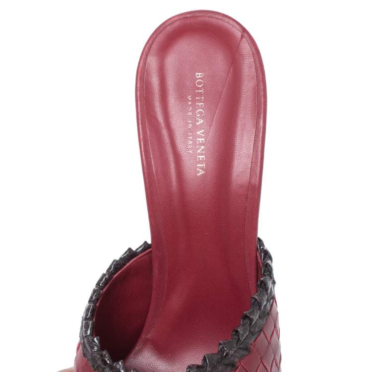 Pre Owned Bottega Veneta Burgundy/Black Intrecciato Leather Open Toe Slide Sandals Size 39
