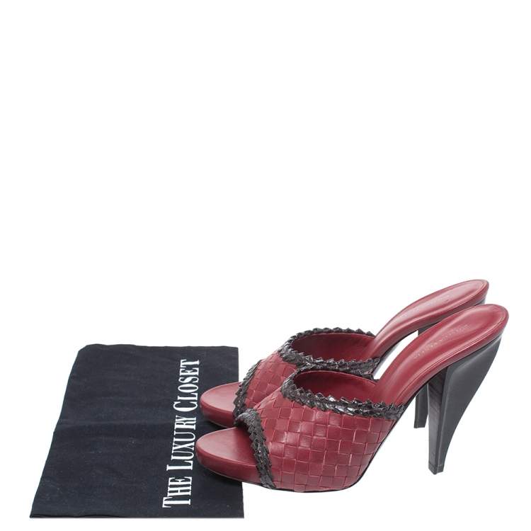 Pre Owned Bottega Veneta Burgundy/Black Intrecciato Leather Open Toe Slide Sandals Size 39