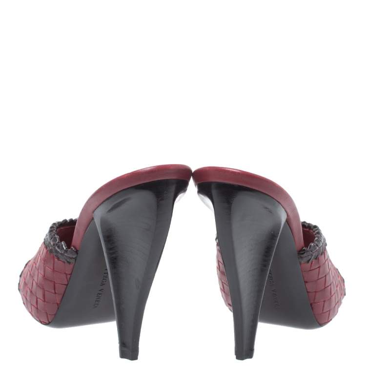 Pre Owned Bottega Veneta Burgundy/Black Intrecciato Leather Open Toe Slide Sandals Size 39