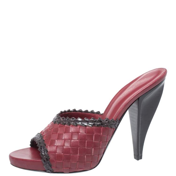 Pre Owned Bottega Veneta Burgundy/Black Intrecciato Leather Open Toe Slide Sandals Size 39