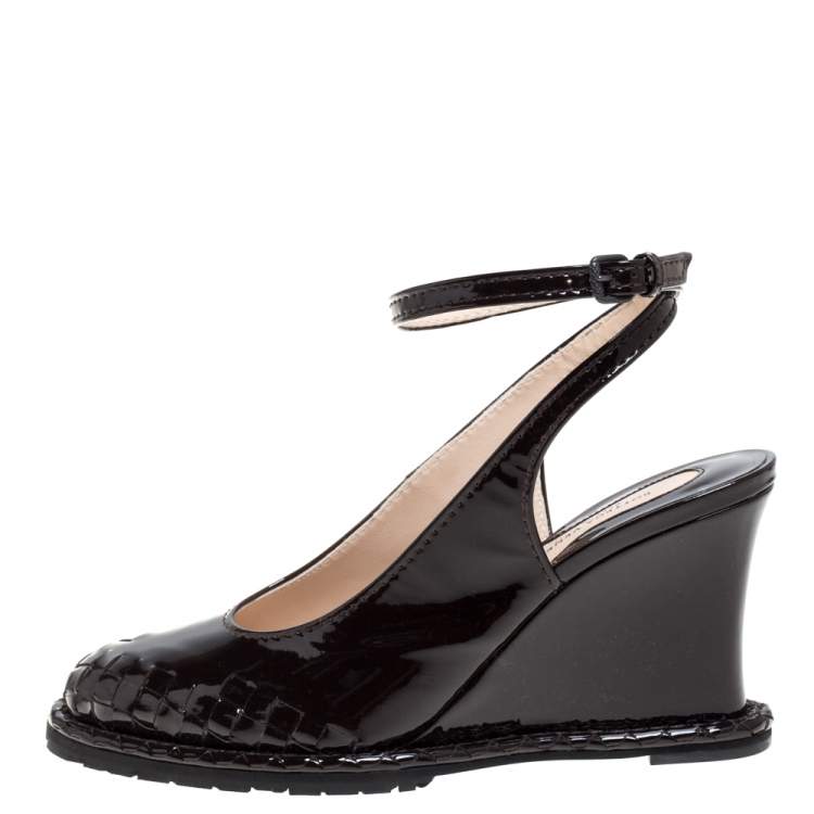 Pre Owned Bottega Veneta Dark Brown Intrecciato Patent Leather Wedge Slingback Sandals Size 39