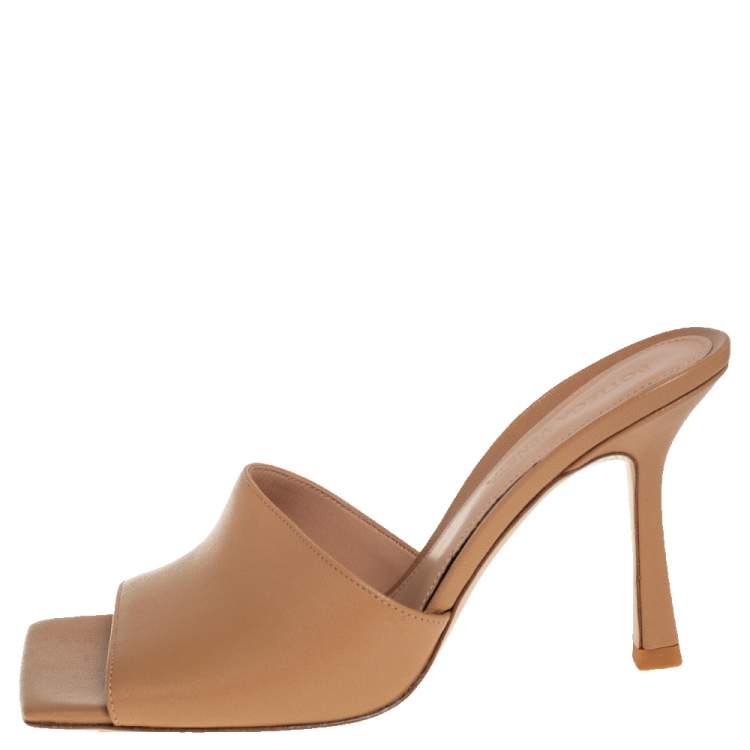 Pre Owned Bottega Veneta Tan Leather Square Toe Stretch Sandals Size 37