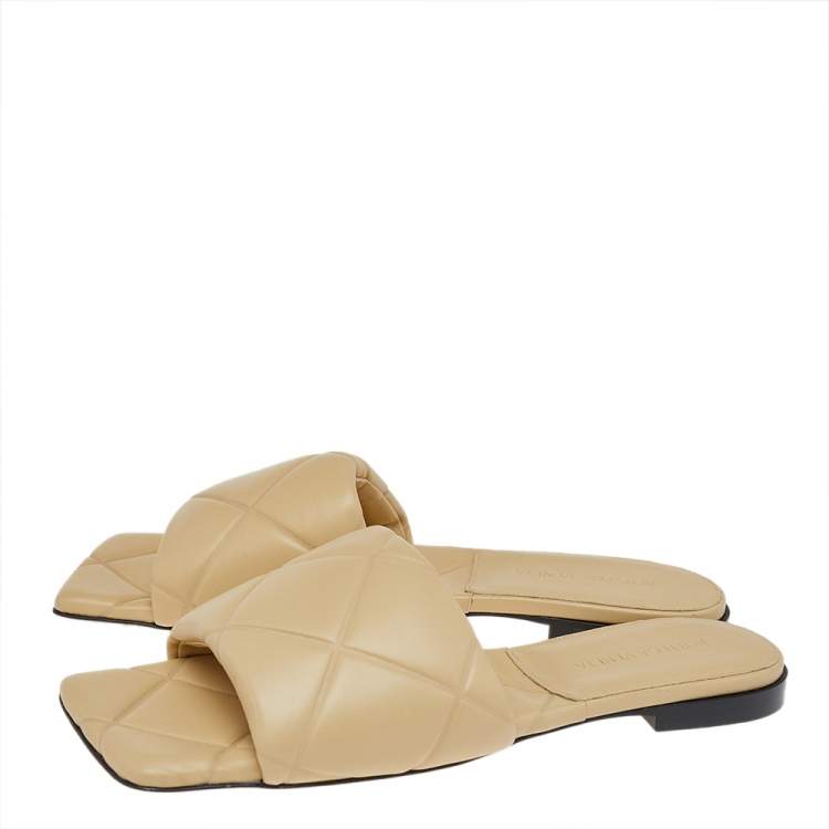 Pre Owned Bottega Veneta Beige Leather Lido Flat Slides Sandals Size 38.5