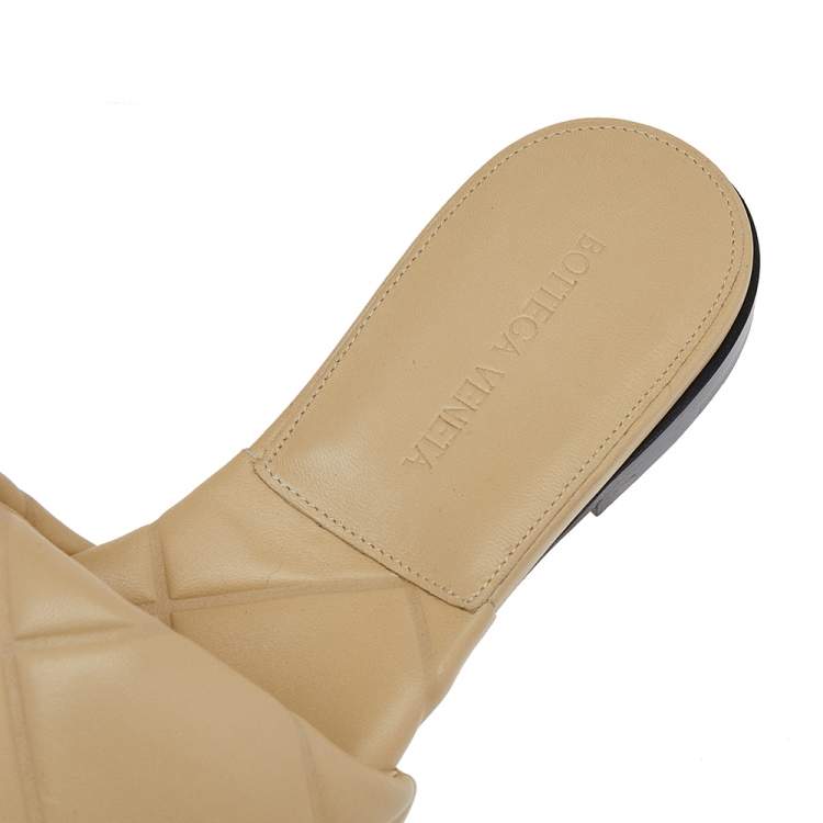 Pre Owned Bottega Veneta Beige Leather Lido Flat Slides Sandals Size 38.5
