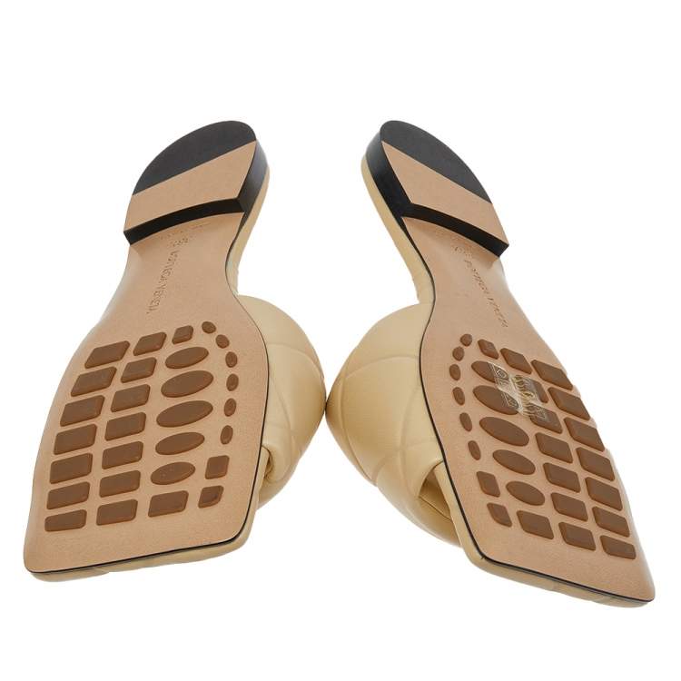 Pre Owned Bottega Veneta Beige Leather Lido Flat Slides Sandals Size 38.5