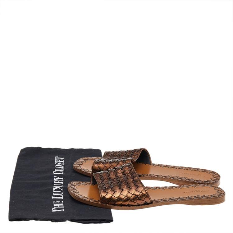 Pre Owned Bottega Veneta Metallic Brown Intrecciato Leather Flat Slide Sandals Size 39.