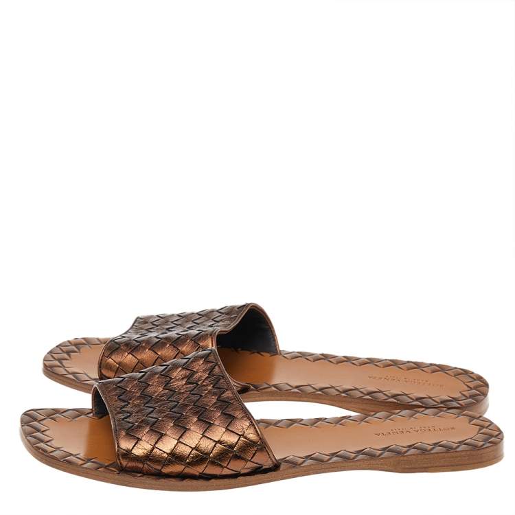Pre Owned Bottega Veneta Metallic Brown Intrecciato Leather Flat Slide Sandals Size 39.