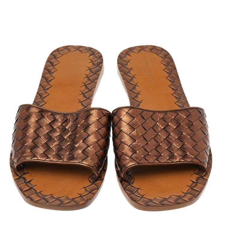 Pre Owned Bottega Veneta Metallic Brown Intrecciato Leather Flat Slide Sandals Size 39.