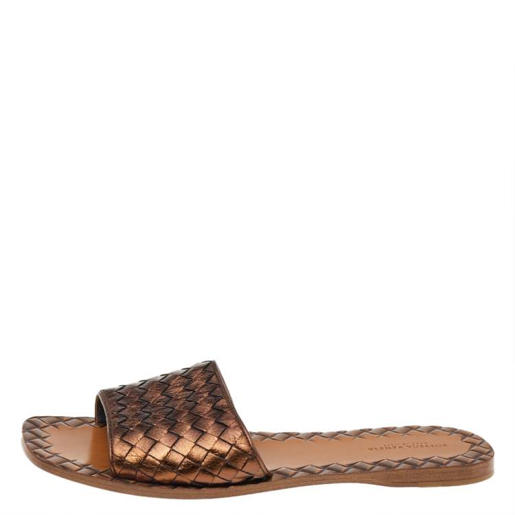 Pre Owned Bottega Veneta Metallic Brown Intrecciato Leather Flat Slide Sandals Size 39.
