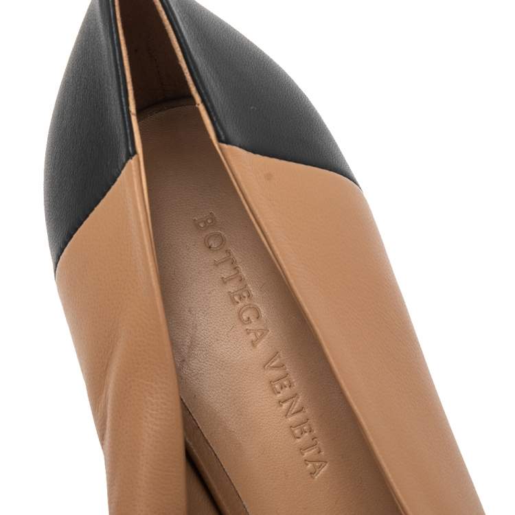 Pre Owned Bottega Veneta Beige/Black  Leather Almond Toe Pumps Size 39