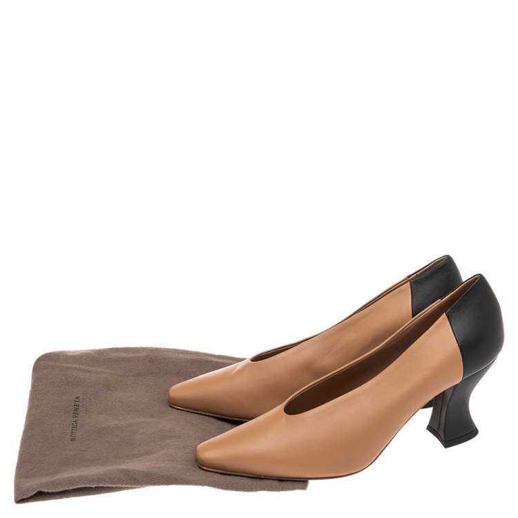 Pre Owned Bottega Veneta Beige/Black  Leather Almond Toe Pumps Size 39