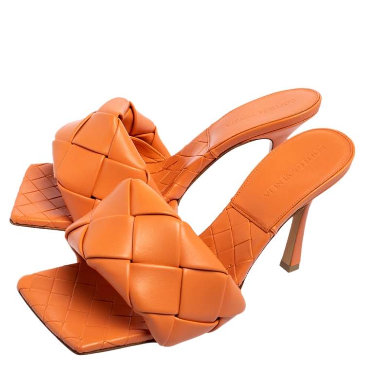 Pre Owned Bottega Veneta Pinkish-Orange Intrecciato Leather Lido Mule Sandals Size 39 